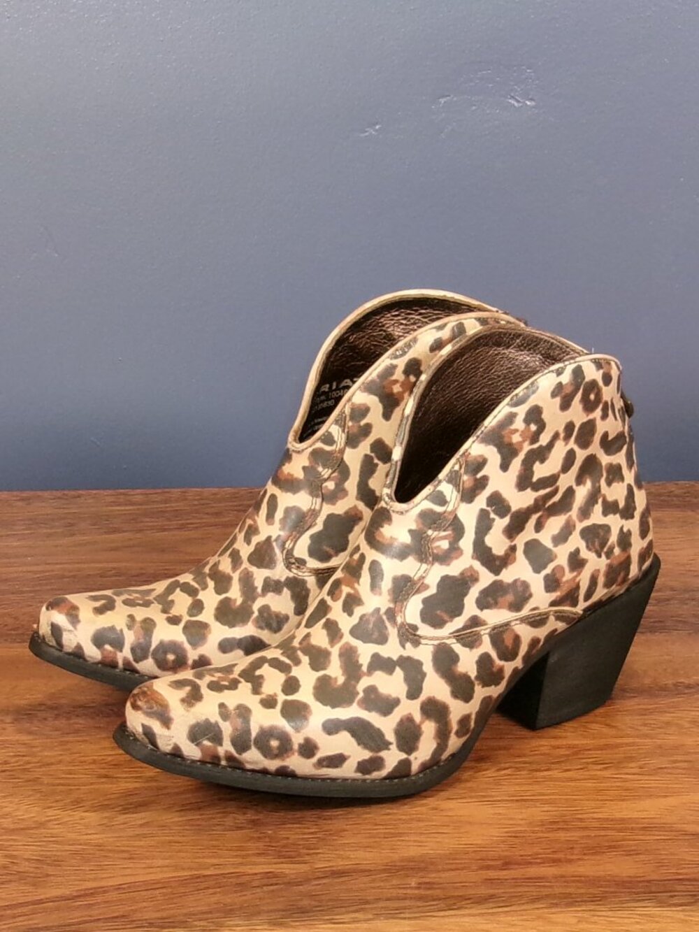 Wmns ARIAT Layla Distressed Leopard Print Western Ankle Boots 7 B ~ Excellent